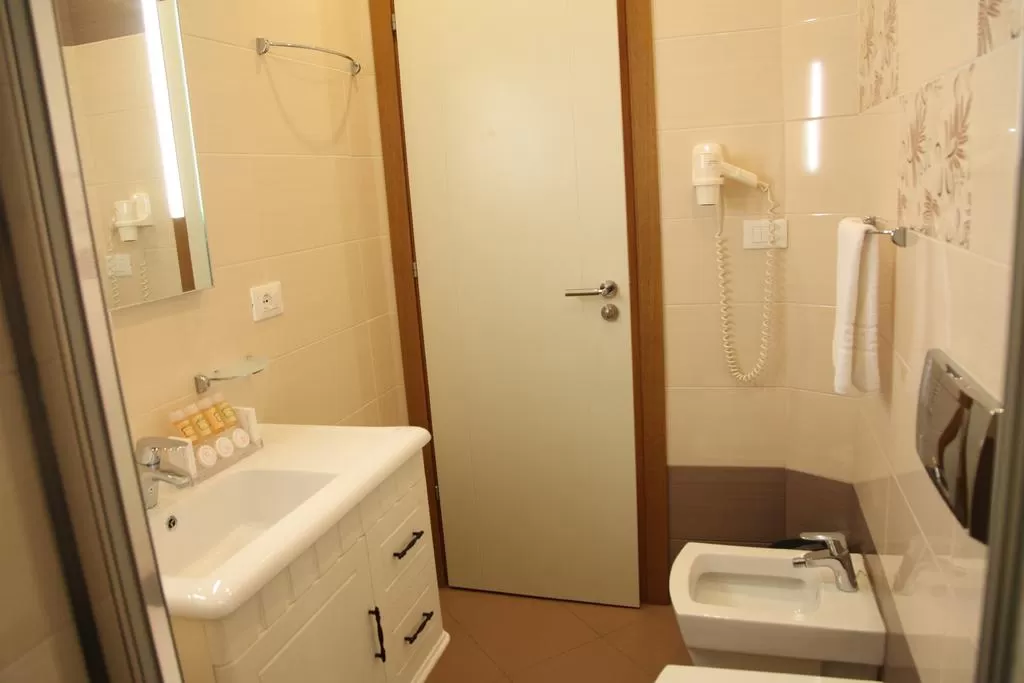 Gold 7 Family room 6.jpg